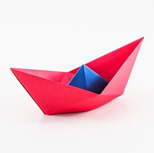 Origami papierboot gefaltet - origami,